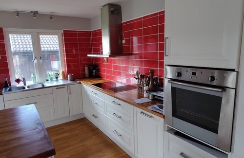Saro House | Spacious 5 Bedroom Retreat in Särö with Hot Tub and Spa