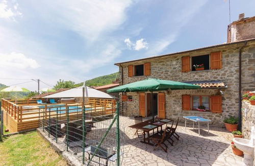 Pieve San Paolo House | Relaxing 5 Bedroom Retreat in Sassalbo with Private Pool