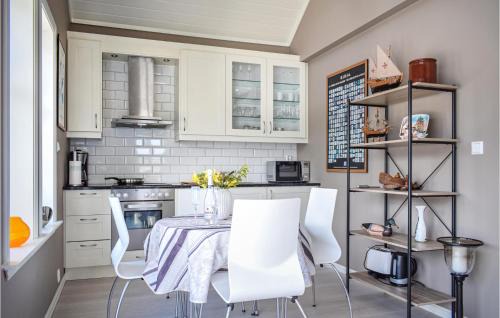 Skjoldastraumen House | Cozy 1 Bedroom Home in Skjoldastraumen for Families