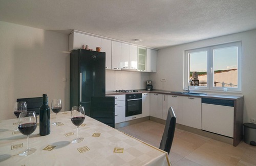South Croatia Coast House | Spacious 3-Bedroom Retreat with Pool in Slivno