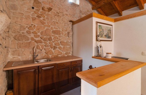 South Croatia Coast House | Spacious 3-Bedroom Retreat with Pool in Slivno