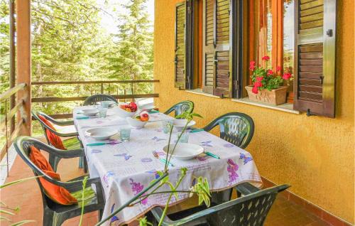 Fiastra House | Comfortable Retreat in San Lorenzo Al Lifestra with Kitchen