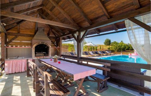 Slunj House | Family-Friendly 6 Bedroom Home with Pool in Slunj
