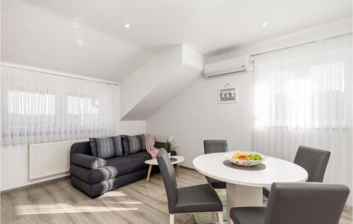 Slunj House | Family-Friendly 6 Bedroom Home with Pool in Slunj
