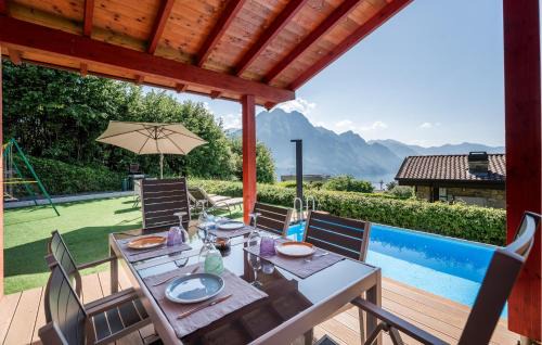 Riva di Solto House | Inviting Home in Solto Collina with Family-Friendly Kitchen