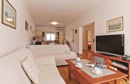 Sukosan House | Inviting 2 Bedroom Accommodation with Ocean Views in Sukosan
