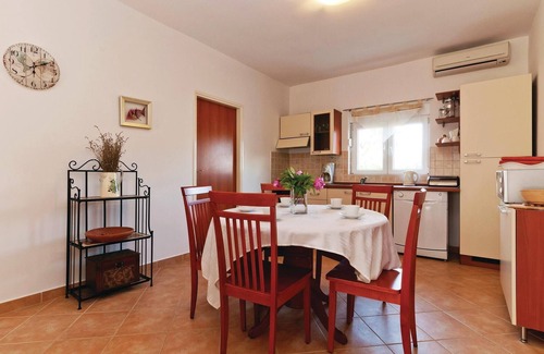 Sukosan House | Inviting 2 Bedroom Accommodation with Ocean Views in Sukosan