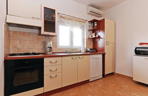 Sukosan House | Inviting 2 Bedroom Accommodation with Ocean Views in Sukosan