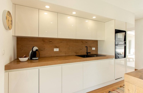 Sukosan House | Family-Friendly 3 Bedroom Retreat in Sukosan with Pool
