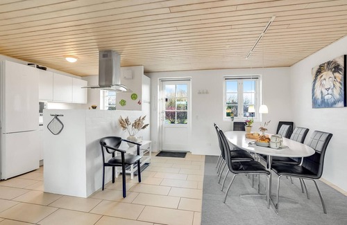 Øhuse House | Welcoming 3-Bedroom Retreat with Ocean Views in Ulfborg