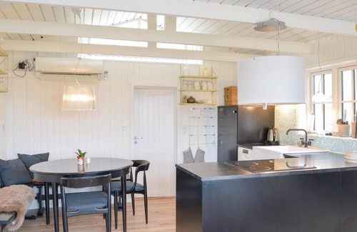 Fjand Badeby House | Cozy Cottage Retreat Near Dunes with Oceanfront Views