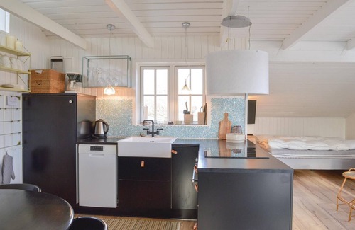 Fjand Badeby House | Cozy Cottage Retreat Near Dunes with Oceanfront Views