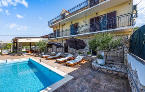 Podumci House | Welcoming Home in Unesic with Pool and Hot Tub Amenities