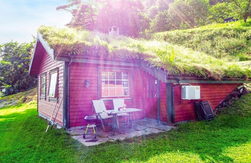 Utne House | Charming Cottage Retreat in Utne, Heart of Hardanger