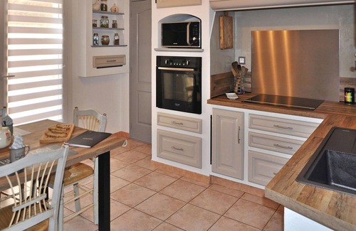 Vedene House | Family-Friendly 3 Bedroom Retreat in Vedène with Pool