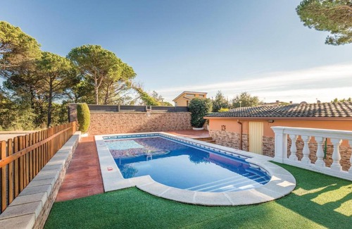 La Goba House | Inviting Home in Vidreres with Pool and Family-Friendly Amenities