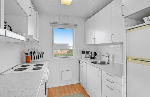 Vinderup House | Spacious 4-Bedroom Retreat with Lake View in Vinderup