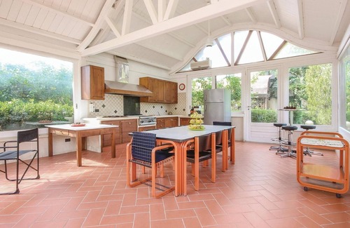 Vittoria House | Spacious 3-Bedroom Retreat in Vittoria with Pool & Spa