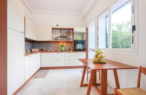Vittoria House | Spacious 3-Bedroom Retreat in Vittoria with Pool & Spa