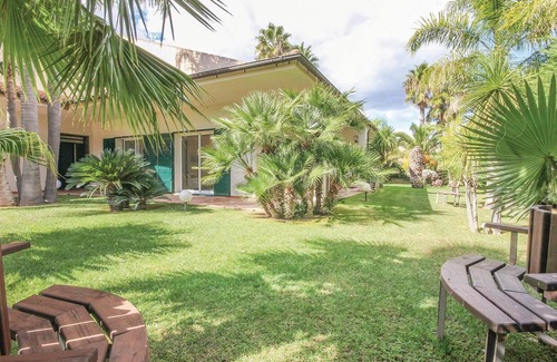 Vittoria House | Spacious 3-Bedroom Retreat in Vittoria with Pool & Spa
