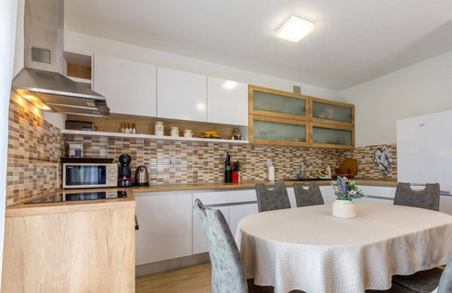 Vrlika House | Enjoy a Memorable Country Retreat in a Cozy Cottage