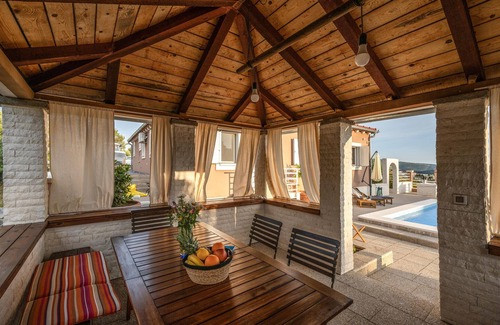 Zaboric House | Family-Friendly Getaway with Pool and Ocean Views