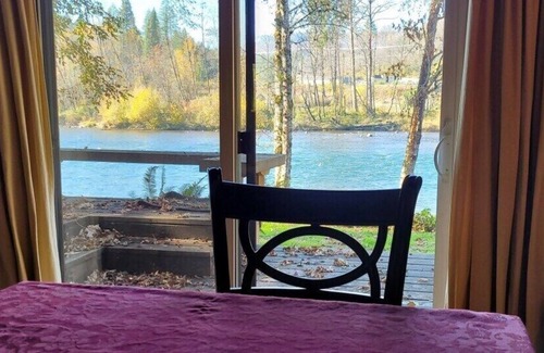 Marcola House | Amazing Home on the River!