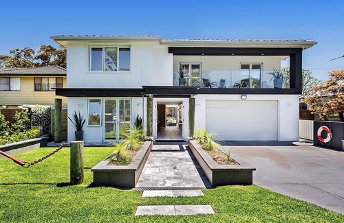 Shoal Bay House | Inviting Home with Pool near Shoal Bay Beach - 8.6/10 Rated