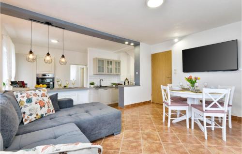 Ivanec House | Cozy Home in Radovan with Pool and Family Amenities