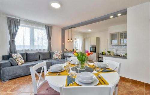 Ivanec House | Cozy Home in Radovan with Pool and Family Amenities