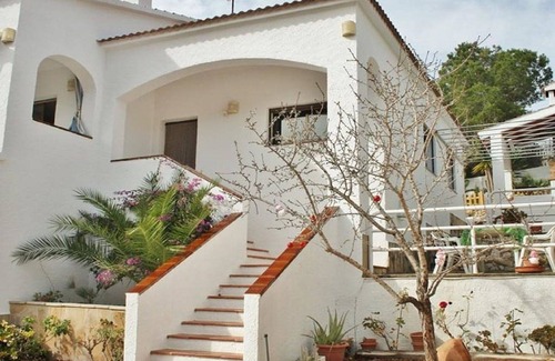 Roda de Bara Villa | Cozy Private House with Garden, Wifi & Steps to the Beach