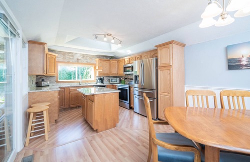 South Haven House | Unforgettable 5-Bedroom Retreat with Private Pool & Beach Access