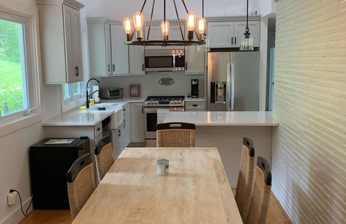 Brookfield House | Unforgettable Lake House with Ocean & Lake Views, 10/10 Rating