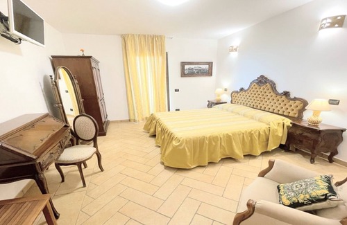Montefiascone Villa | Beautiful Lake View Villa with Pool & Jacuzzi for Families