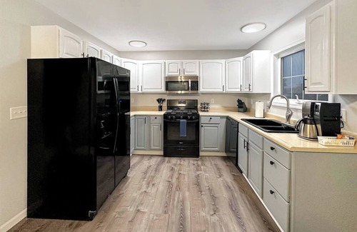 La Porte House | Amazing lake views at the La Porte Lily Pad