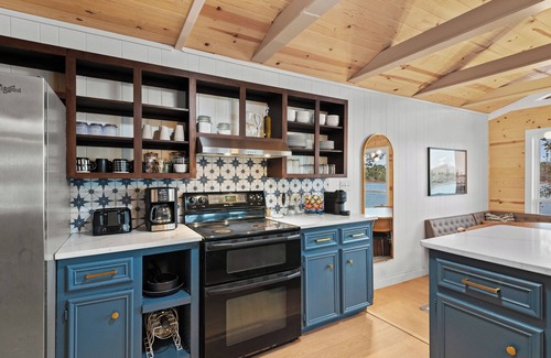 Gober House | Amazing Lakefront Fun, Game Night, Views on Deck