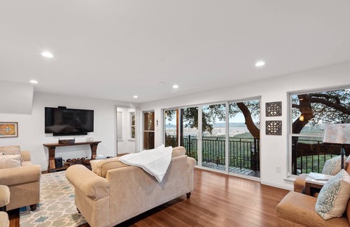 Apache Shores House | Amazing Lakefront home with breathtaking views of Lake Austin and Lake Travis