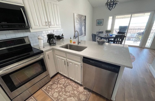 Rockwall House | Scenic Lakeview Retreat in Family-Friendly Resort Community
