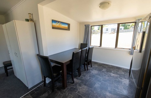 Mangakino House | LakeVista House: Scenic Views & Pet-Friendly Comfort