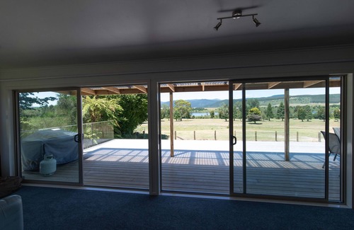 Mangakino House | LakeVista House: Scenic Views & Pet-Friendly Comfort