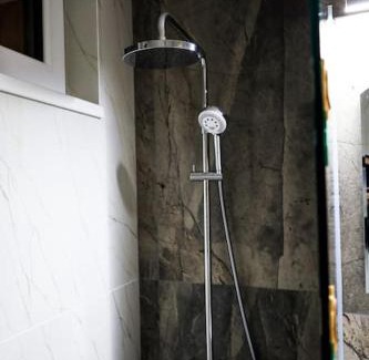 Piatra Neamt Apartment | Cozy Haven Like Home - Child-Friendly Retreat Rated 9.7