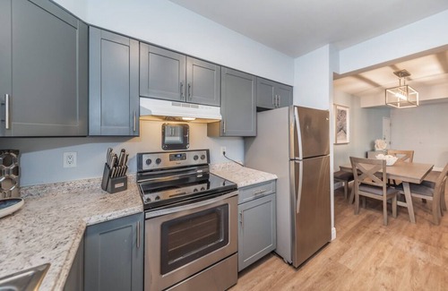 Downtown Dunedin Apartment | Prime Location: Steps to Restaurants, Shops & Festivals!