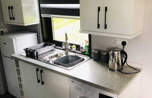 Kilmun Cabin | Unforgettable Loch Views from a Cheerful 2-Bed Cabin