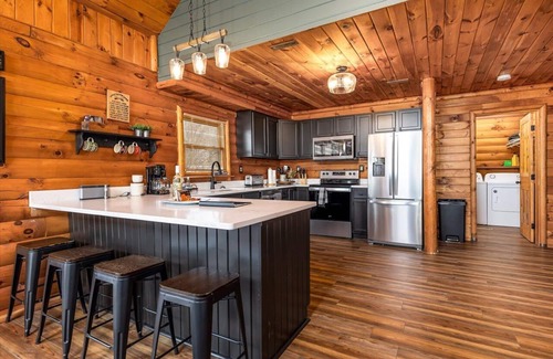 Apple River Cabin | Cozy Log Cabin with Spectacular Views at Apple Canyon Lake