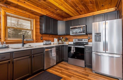 Apple River Cabin | Cozy Log Cabin with Spectacular Views at Apple Canyon Lake