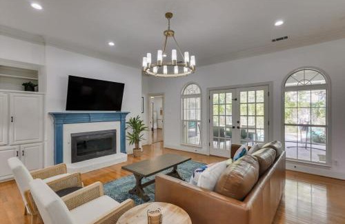 Richardson House | Elegant 5-Bedroom Home with Private Pool for Relaxing Getaways