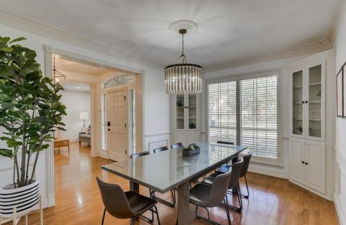 Richardson House | Elegant 5-Bedroom Home with Private Pool for Relaxing Getaways