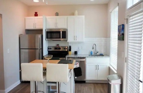 New Albany Apartment | Convenient Main St. Condo with Family-Friendly Amenities