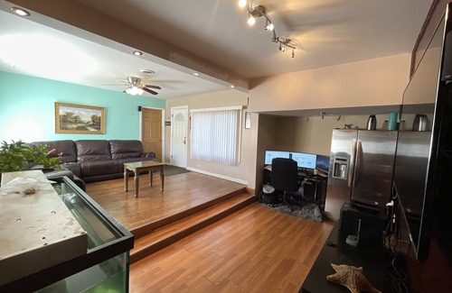 Glenview House | Cozy Mid-Term Rental Home in Glenview - Ideal for Families