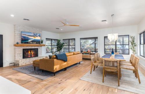 Canyon Lake House | Modern Farmhouse Retreat with Hot Tub and 10/10 Guest Rating